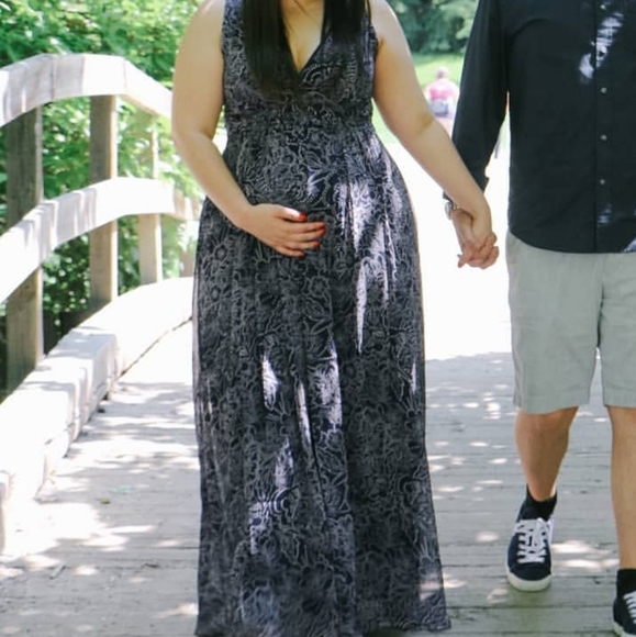 Sleeveless Floral Maxi Maternity Dress - Picture 4 of 5